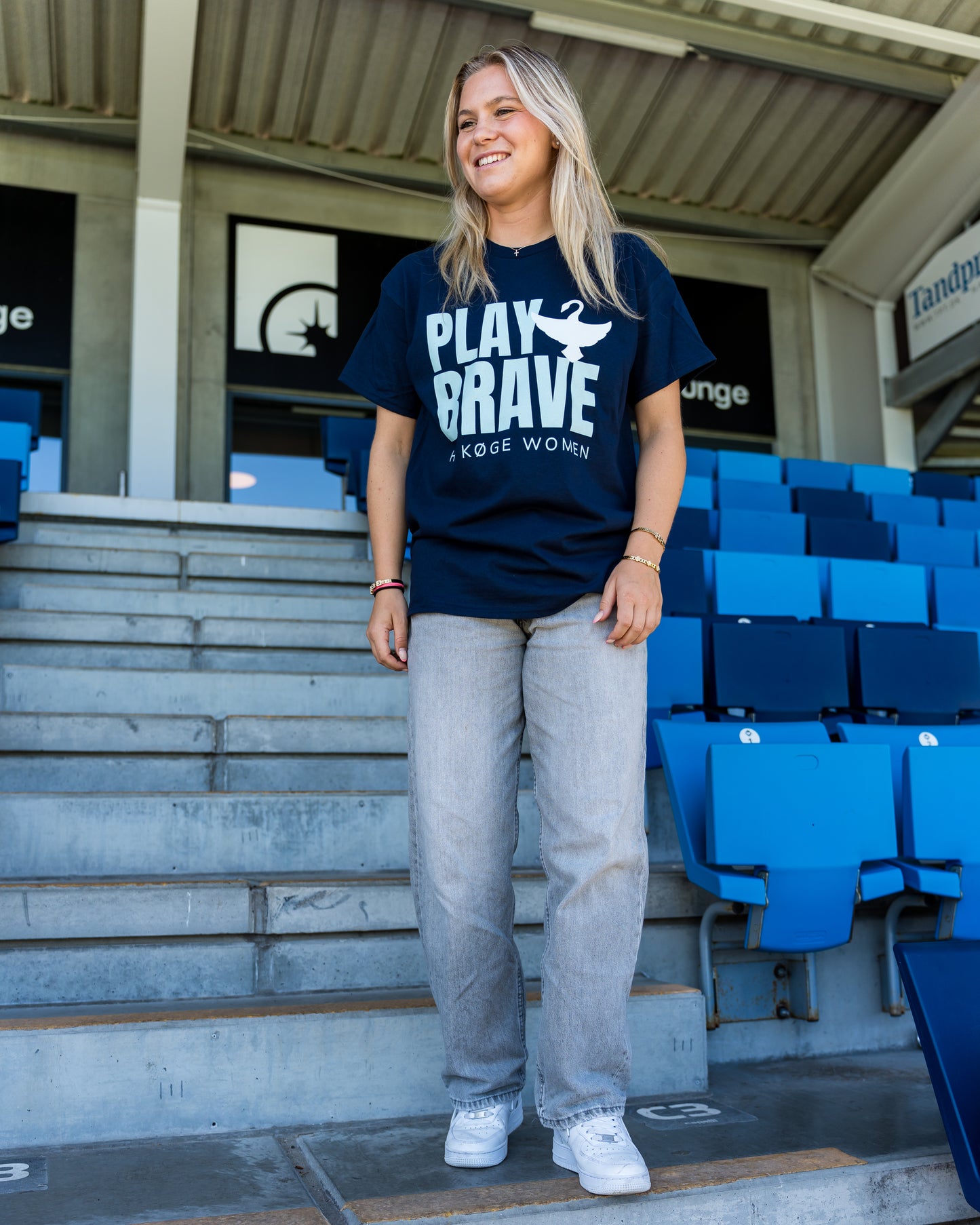 PLAY BRAVE I T-SHIRT (BØRN)